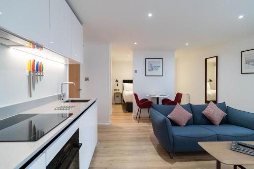 PREMIER SUITES Edinburgh Fountain Court - Kitchen - 2