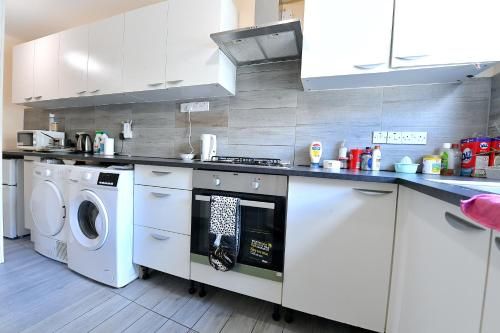 Central London Flats near Seven SIsters - Kitchen