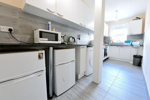 Central London Flats near Seven SIsters - Kitchen - 1