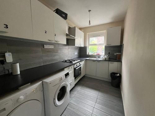 Central London Flats near Seven SIsters - Kitchen - 2