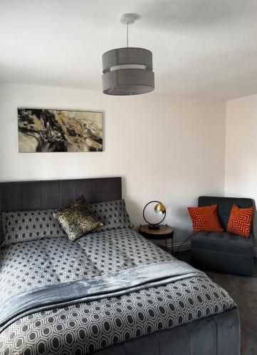 City Link Apartments Perfect Stay for Concert Goers, Football Fans and Contractors, Closer to Liverp - Bed