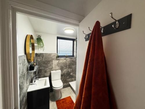 City Link Apartments Perfect Stay for Concert Goers, Football Fans and Contractors, Closer to Liverp - Bathroom - 3