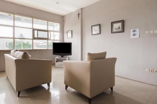 RedDoorz @ Siwalankerto Surabaya main photo