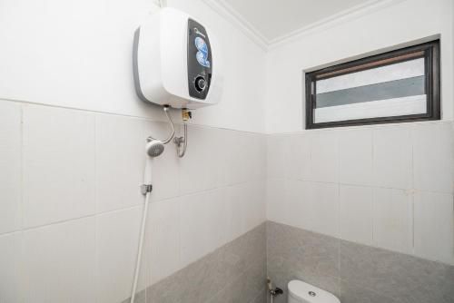 Grha Rahadi 2 Wiyung RedPartner - Bathroom - 3