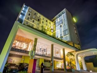 YELLO Hotel Jemursari photo 3