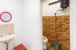 Penginapan Bumi Ahsan Syariah near Lembang RedPartner - Bathroom - 1