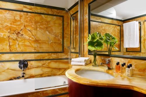 Hotel Pierre Milano - Bathroom - 4