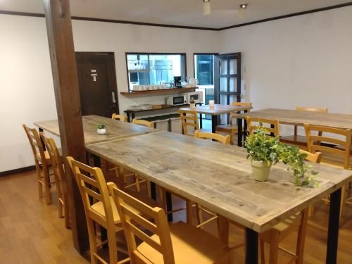 Hakuba Norikura Wakaguri Guesthouse - Shared lounge/TV area - 1