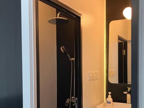 Sanitsu Village - Shower - 3