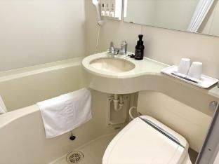 Toyoko Inn Wako-shi Ekimae - Bathroom - 3