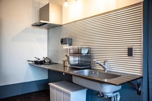 佐渡ゲストハウス サドヨイ - Kitchen