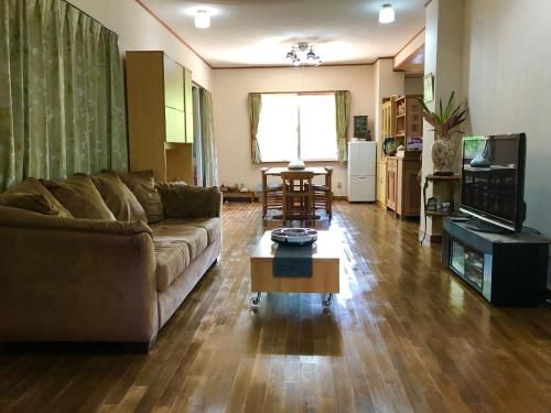 Tom and Rimi's main photo