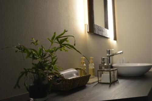 Hakone Mori No Yado - Bathroom - 1