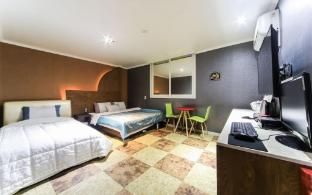 Busan Gupo Cats photo 3