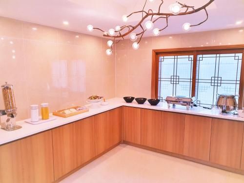 Uneed Business Hotel - Food and beverages - 3