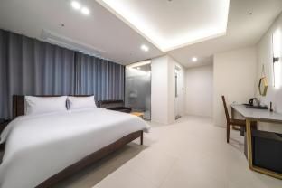 Bluebird Hotel main photo