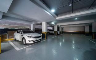Incheon Li Un - Parking lot