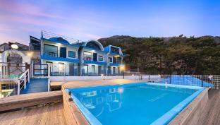 Namhae Santorini & Pension photo 3