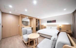 Gumi Indong Brown Dot main photo