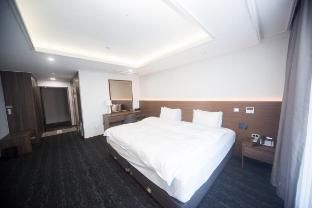 Grand Hillstone main photo