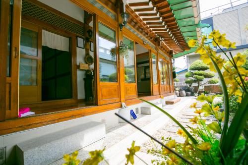 Ddlanchae Hanok Stay - Main House photo 4
