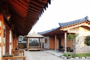 Reed House Hanok Pension photo 2