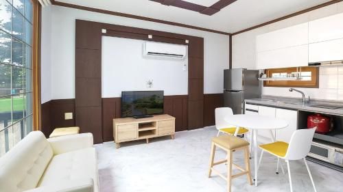 Taean Anmyeondo Lake and Sea Village Pension photo 5