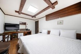 Yeosu Las Vegas photo 2