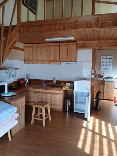 Rainbow Pension - Kitchen - 4