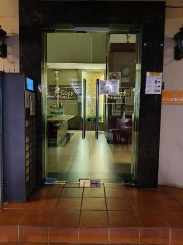 COZZY MOTEL - Entrance - 2