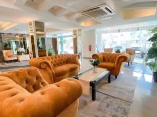 Queenspark Lovita Hotel photo 2
