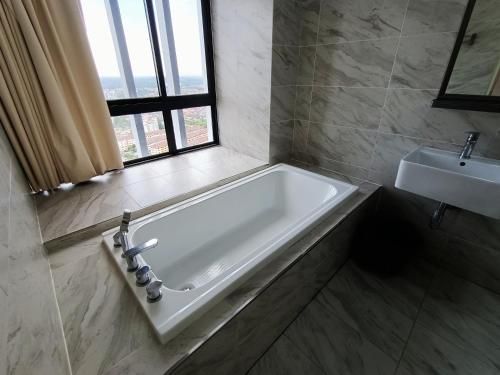 Imperio Melaka Standard Suites by Jeffery Lam Home Management - Bathroom - 3