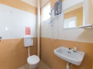 Straits Settlement Inn - Bathroom - 2