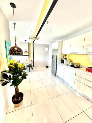 Cozy Living Sky Apartment - Kitchen