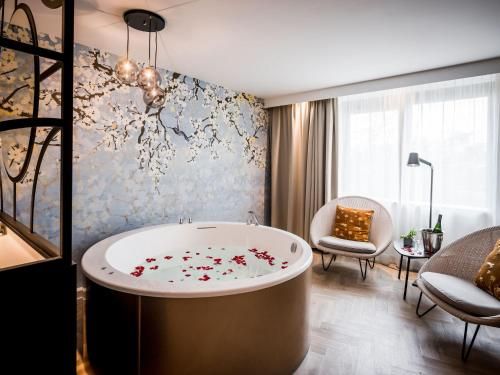 Hotel Van der Valk Maastricht - Bathroom - 3