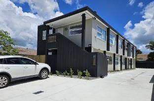 Redwood Apartments Unit 1 photo 4