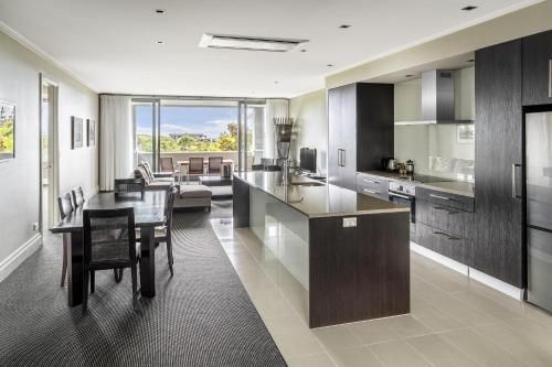Hilton Lake Taupo - Kitchen - 2