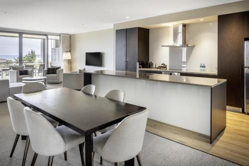 Hilton Lake Taupo - Kitchen - 3