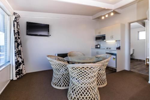 Twin Peaks Lakeside Inn photo 2