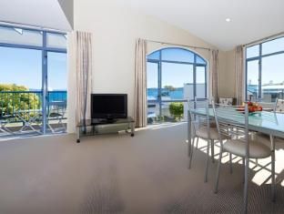 Sails on the Lake photo 5