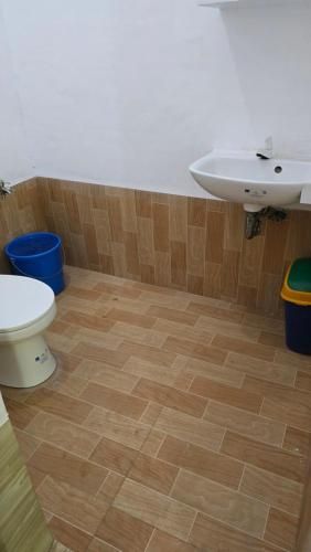 Eagle's Nest Inn - Bathroom - 2