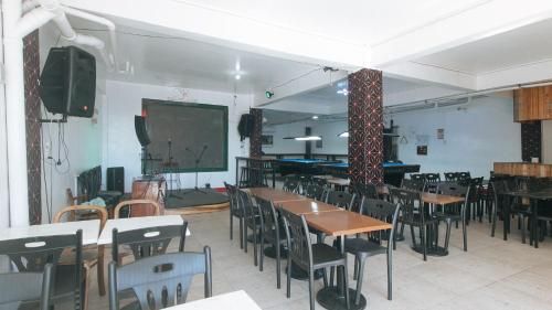 RedDoorz @ Western Bicutan Transients Inn - Bar/lounge - 4