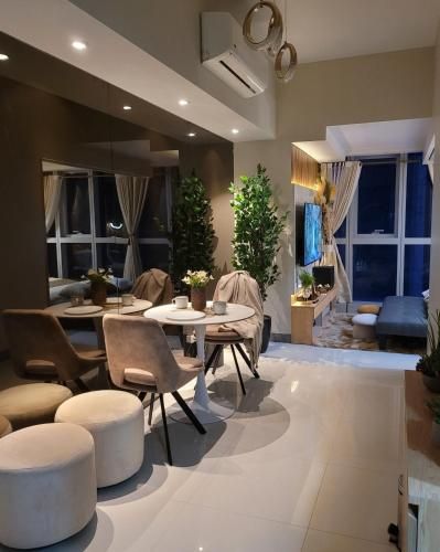Staycations Up Above 13 at BGC photo 4