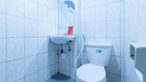 RedDoorz @ Good 101 Quiricada Manila - Shower - 2