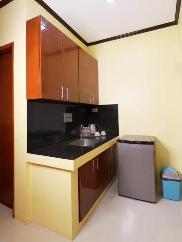 Leonida's Exclusive Resort - Kitchen - 1