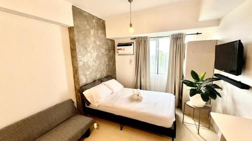 The Nook Cabin - Shared lounge/TV area - 3