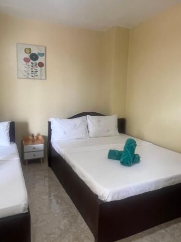 Seamed Guest House - Family Room A photo 2