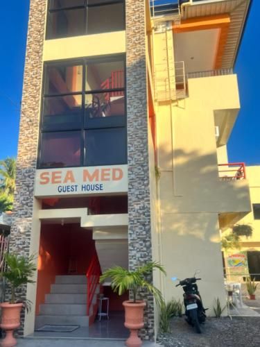 Seamed Guest House - Family Room A main photo