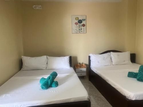 Seamed Guest House - Family Room A photo 4