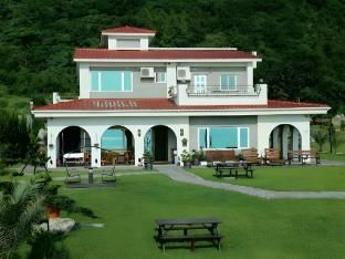 Jen Ti Rainbow House - Exterior view - 1